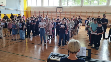 Ljudsko petje s srci (4)